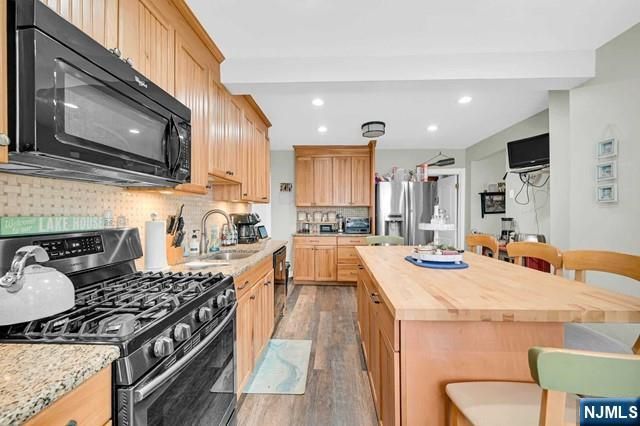 22 Glenridge Road, West Milford, NJ 07421