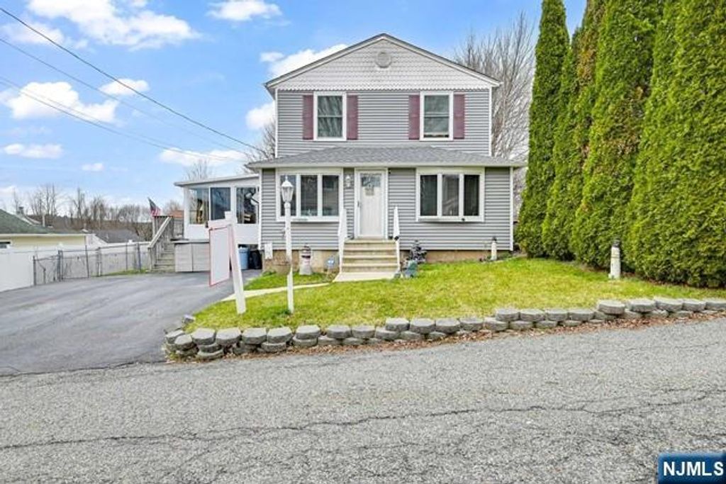 22 Glenridge Road, West Milford, NJ 07421