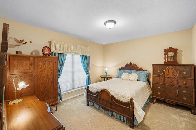 888 Acorn ST, Giddings, TX 78942
