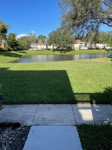 43 Essex Court A, Royal Palm Beach, FL 33411