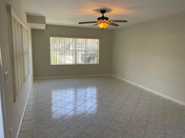 43 Essex Court A, Royal Palm Beach, FL 33411