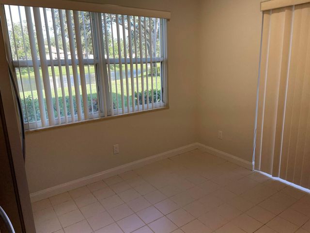 43 Essex Court A, Royal Palm Beach, FL 33411