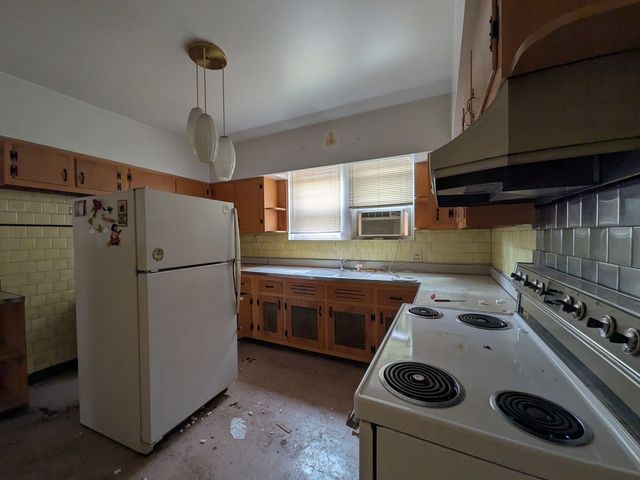 1233 S 59th Avenue, Cicero, IL 60804