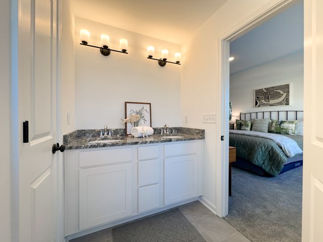 94 W Crabapple Avenue, Cortland, IL 60112