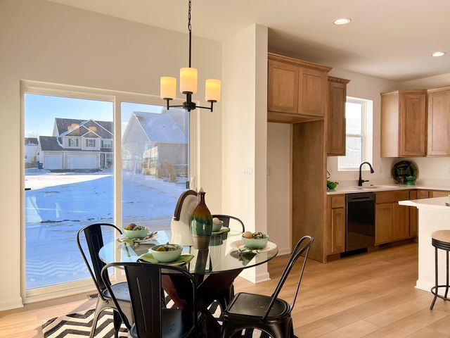 94 W Crabapple Avenue, Cortland, IL 60112