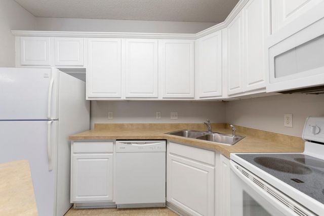 1556 Independence Drive 202, Northfield, MN 55057