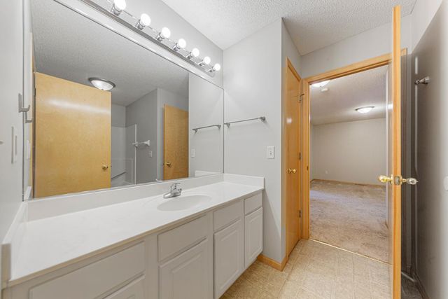 1556 Independence Drive 202, Northfield, MN 55057