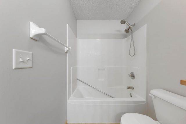 1556 Independence Drive 202, Northfield, MN 55057