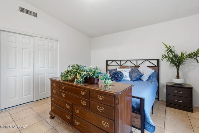 2671 E Paseo La Tierra Buena, Tucson, AZ 85706