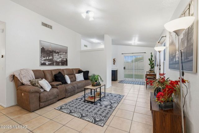 2671 E Paseo La Tierra Buena, Tucson, AZ 85706