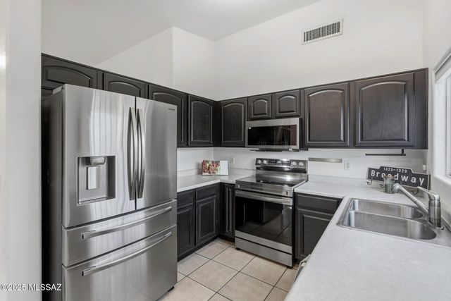 2671 E Paseo La Tierra Buena, Tucson, AZ 85706