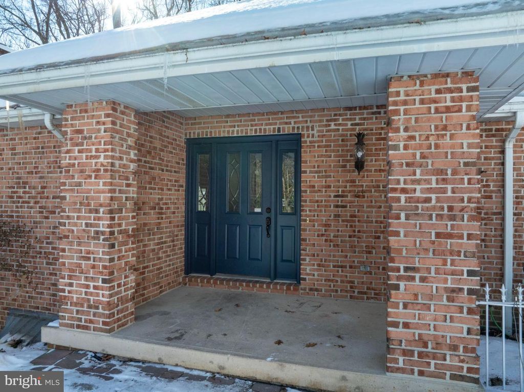 Image 3 of property listing at 1307 DEERFIELD DR, State College, PA 16803