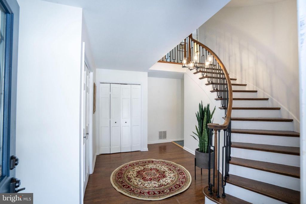 Image 4 of property listing at 1307 DEERFIELD DR, State College, PA 16803