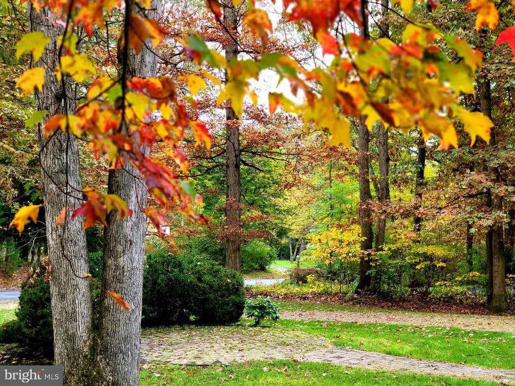 Image 90 of property listing at 1307 DEERFIELD DR, State College, PA 16803