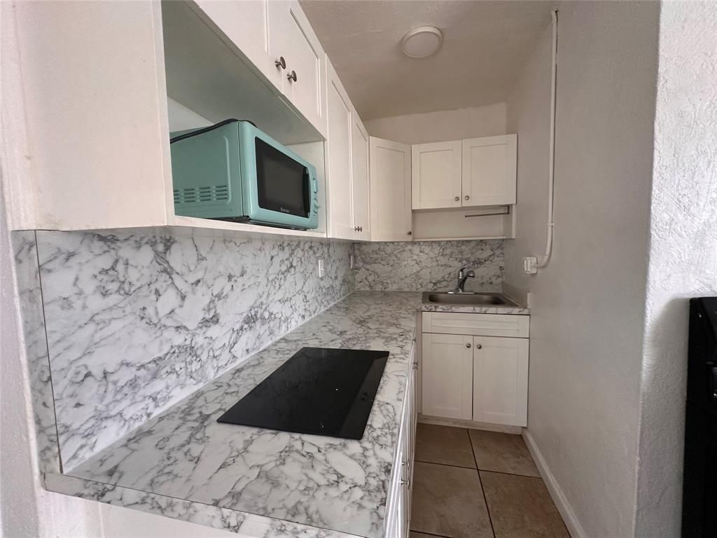 728 SW 6th St B, Dania Beach, FL 33004