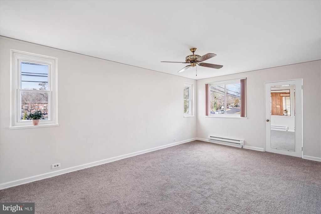 Image 16 of property listing at 56-A CRESCENT RD, Greenbelt, MD 20770