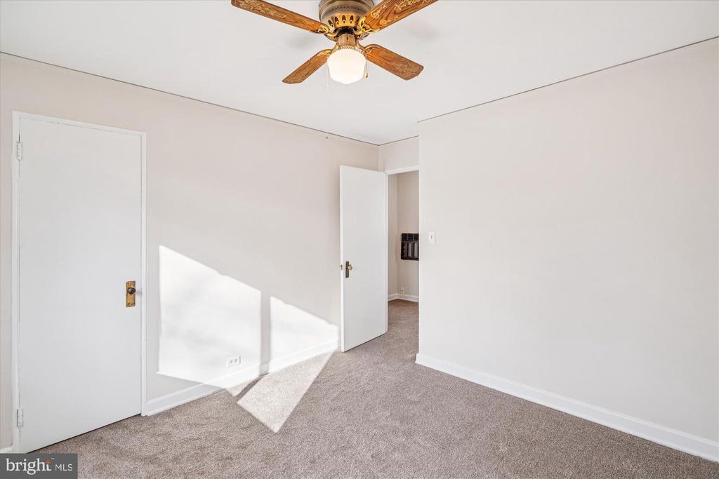 Image 17 of property listing at 56-A CRESCENT RD, Greenbelt, MD 20770