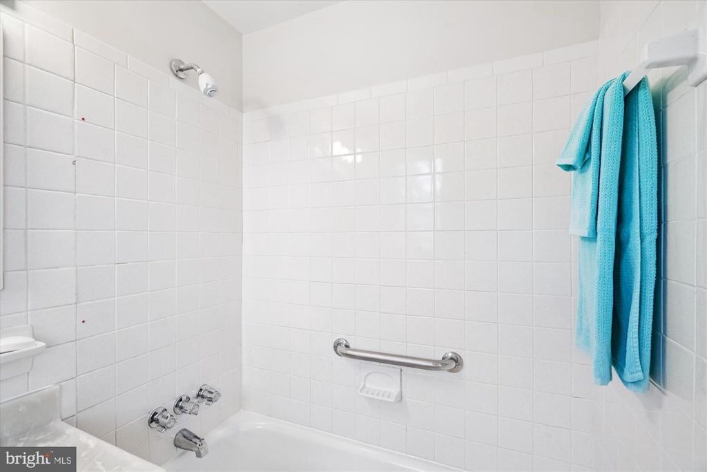 Image 23 of property listing at 56-A CRESCENT RD, Greenbelt, MD 20770