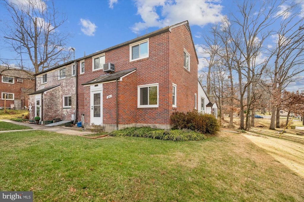 Image 40 of property listing at 56-A CRESCENT RD, Greenbelt, MD 20770