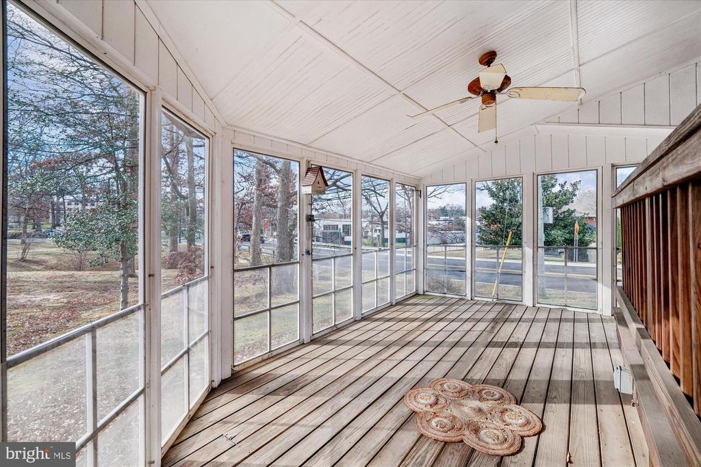 Image 6 of property listing at 56-A CRESCENT RD, Greenbelt, MD 20770