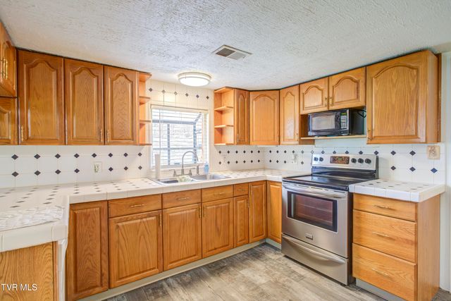 1399 Broad Street, Elizabethton, TN 37643