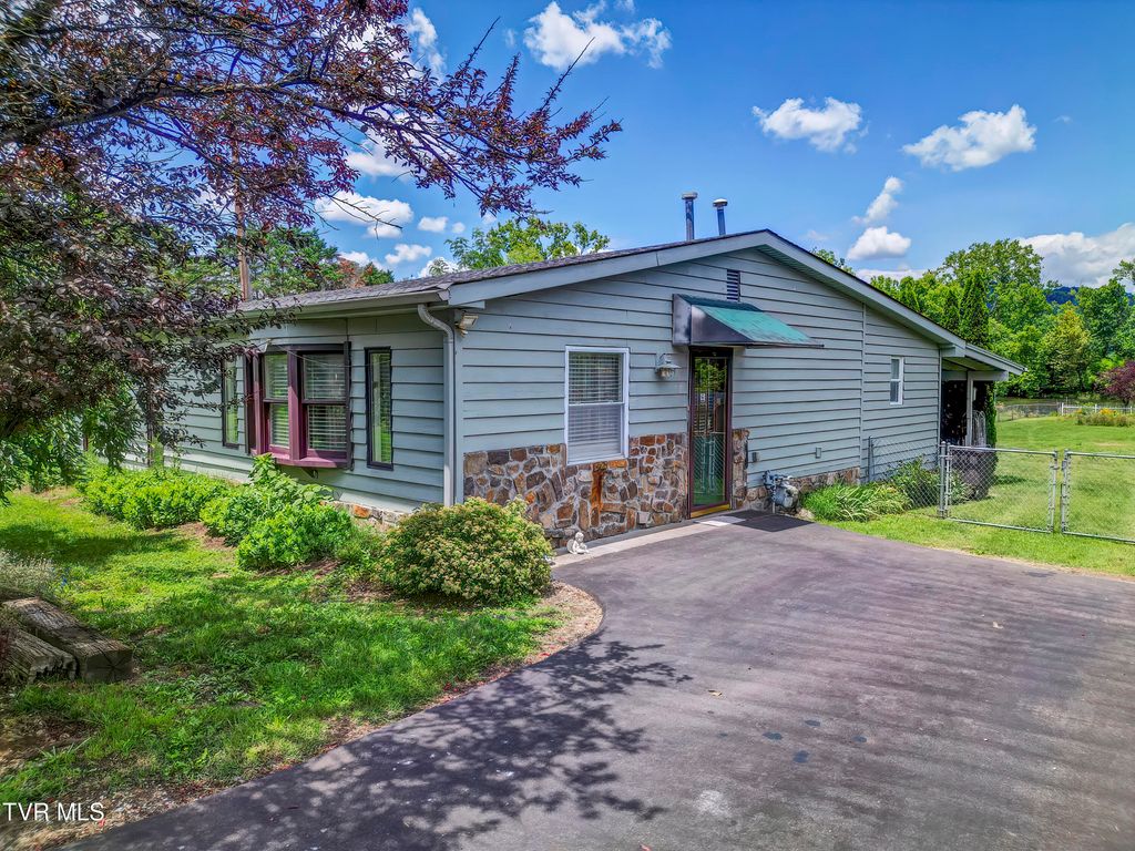 1399 Broad Street, Elizabethton, TN 37643