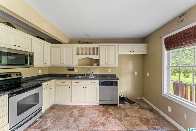 155 W CURTIS ROAD, Sylacauga, AL 35150
