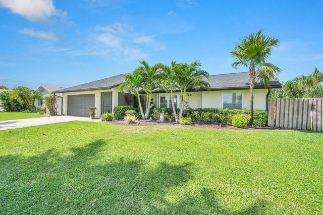 5154 Woodstone Circle E, Greenacres, FL 33463
