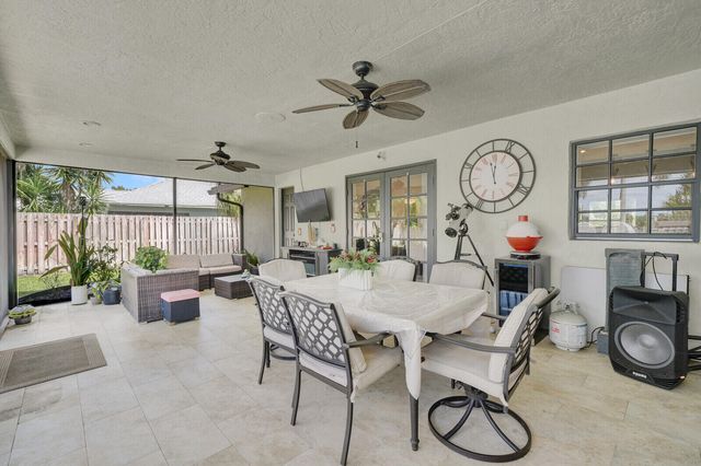 5154 Woodstone Circle E, Greenacres, FL 33463