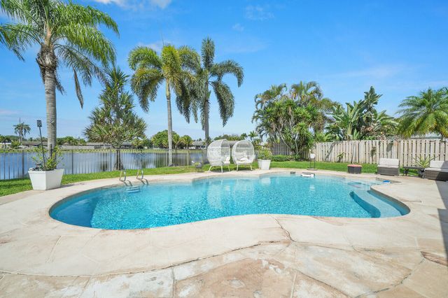 5154 Woodstone Circle E, Greenacres, FL 33463