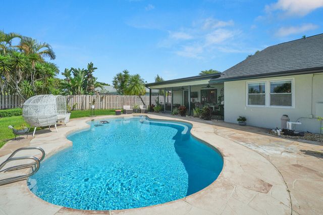5154 Woodstone Circle E, Greenacres, FL 33463