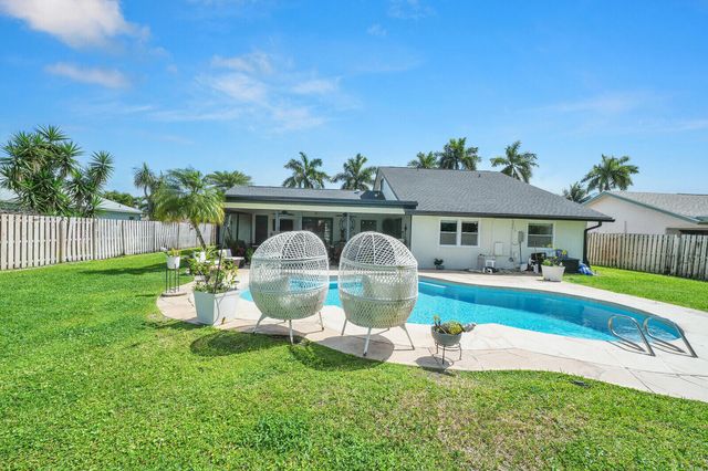 5154 Woodstone Circle E, Greenacres, FL 33463