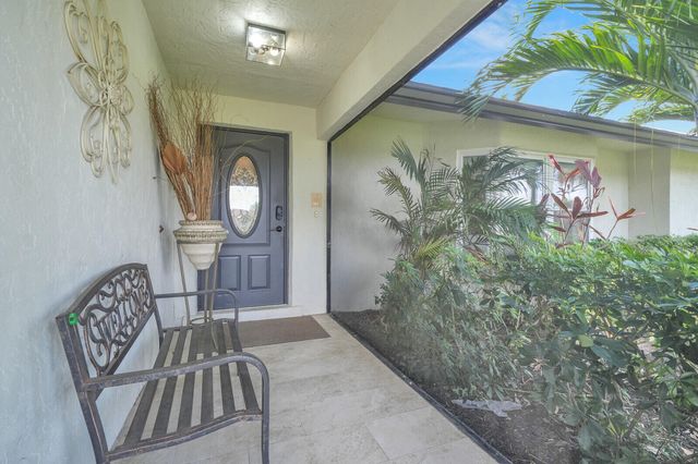 5154 Woodstone Circle E, Greenacres, FL 33463