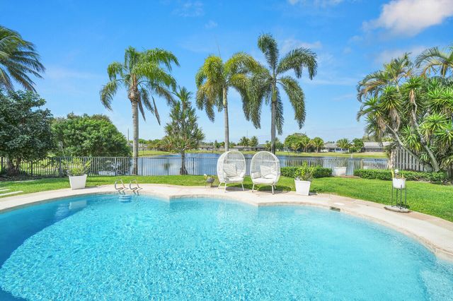 5154 Woodstone Circle E, Greenacres, FL 33463