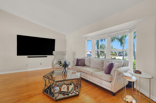 5154 Woodstone Circle E, Greenacres, FL 33463