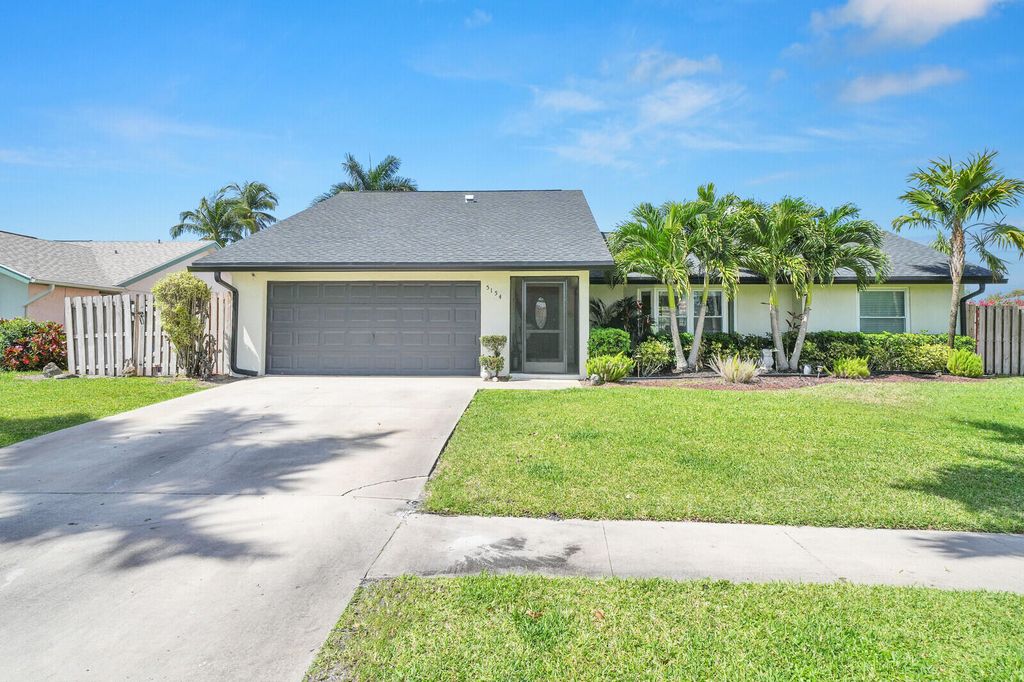 5154 Woodstone Circle E, Greenacres, FL 33463
