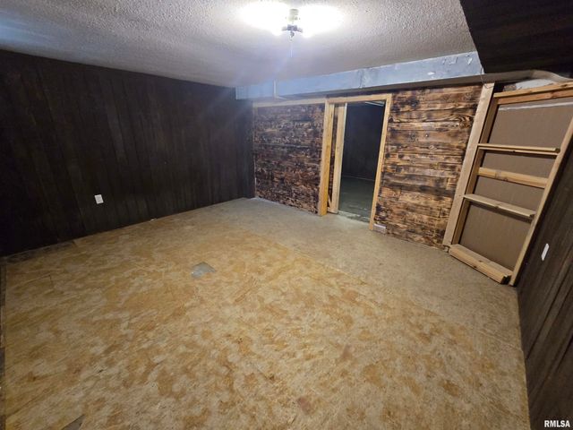 5518 E CAPTAIN Road, Chillicothe, IL 61523