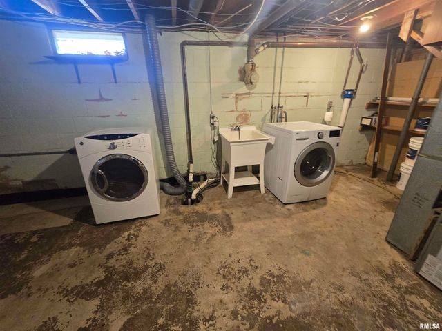 5518 E CAPTAIN Road, Chillicothe, IL 61523