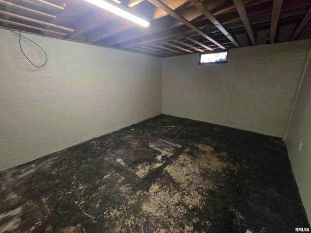 5518 E CAPTAIN Road, Chillicothe, IL 61523