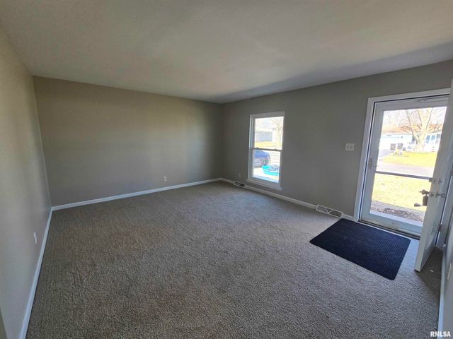 5518 E CAPTAIN Road, Chillicothe, IL 61523