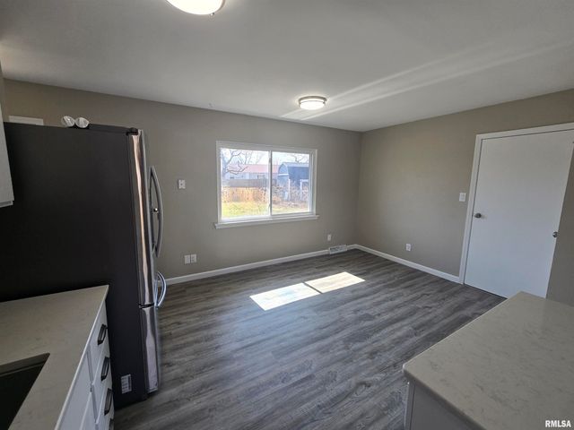 5518 E CAPTAIN Road, Chillicothe, IL 61523