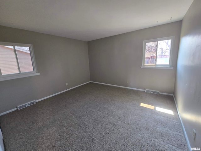 5518 E CAPTAIN Road, Chillicothe, IL 61523