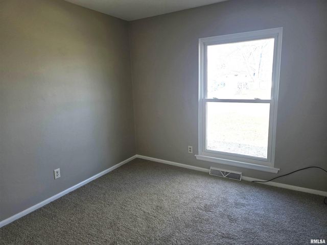 5518 E CAPTAIN Road, Chillicothe, IL 61523