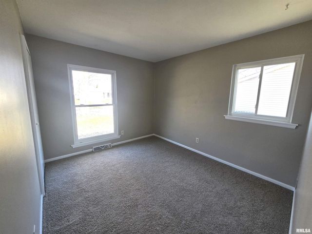 5518 E CAPTAIN Road, Chillicothe, IL 61523