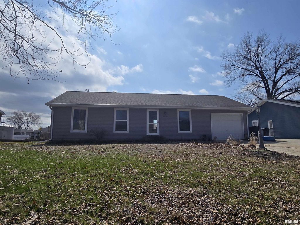 5518 E CAPTAIN Road, Chillicothe, IL 61523