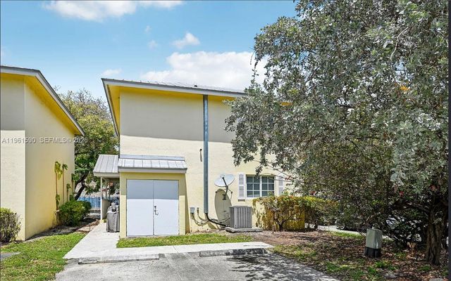 380 NW 20th St 8, Miami, FL 33127