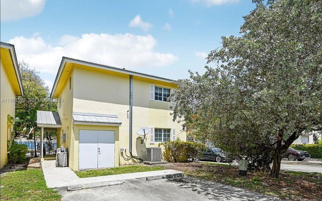 380 NW 20th St 8, Miami, FL 33127