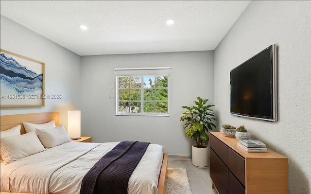 380 NW 20th St 8, Miami, FL 33127