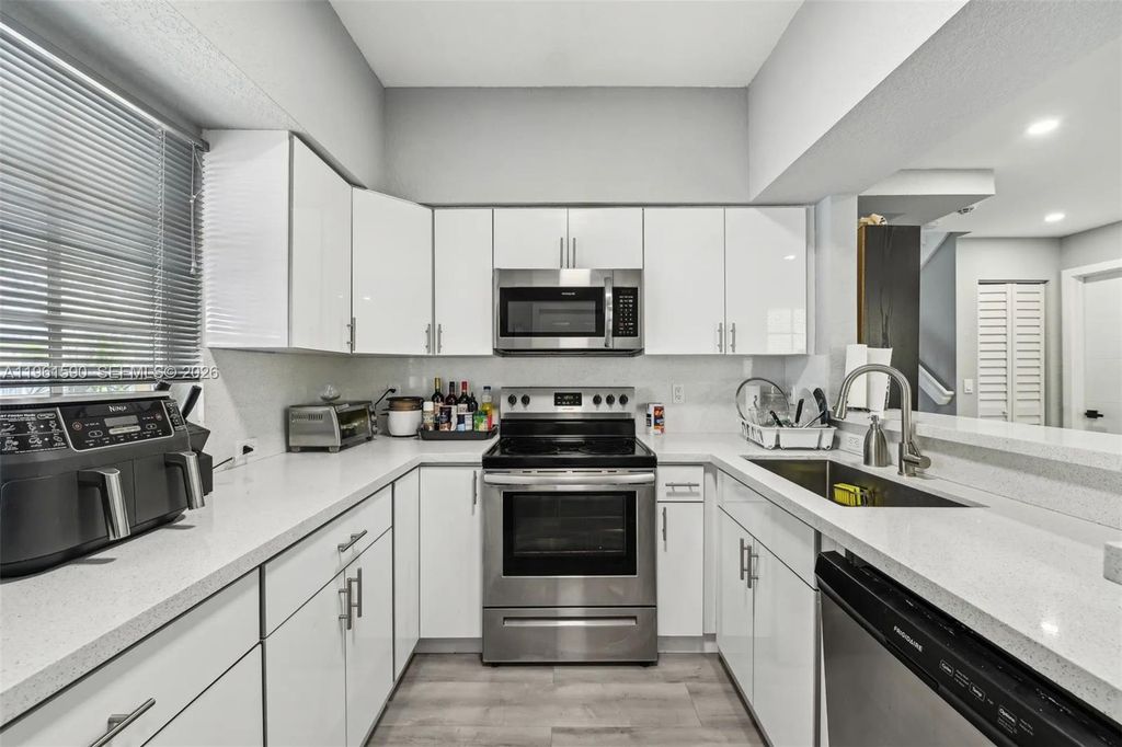 380 NW 20th St 8, Miami, FL 33127