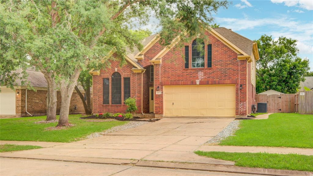 107 Mango Street, Lake Jackson, TX 77566